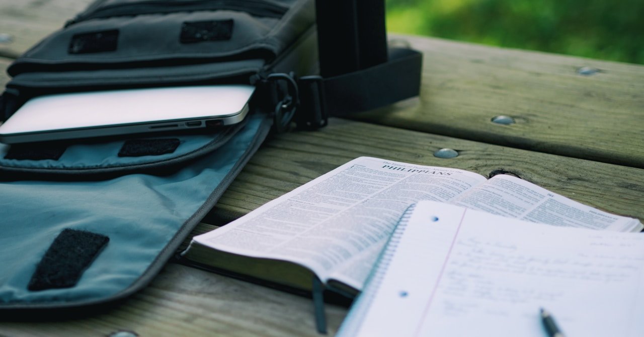 ブログのPVが増えない原因を分析するイメージ