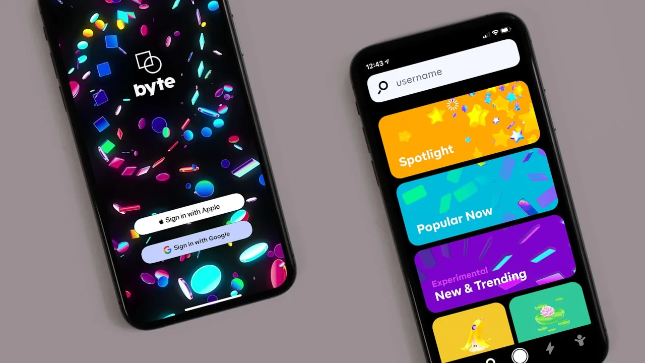 ホームページ制作の自作・テンプレート・外注の3つの選択肢を比較するデスクとパソコンの様子